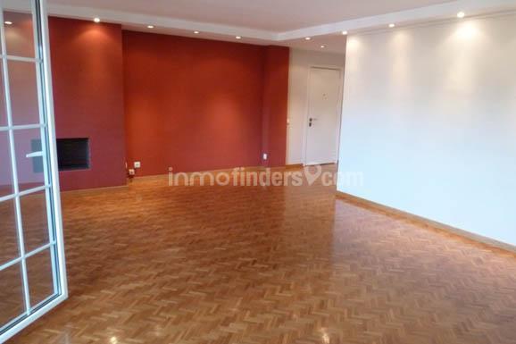 Inmofinders pisos en Tres Torres Barcelona en venta como este piso con saln con chimenea