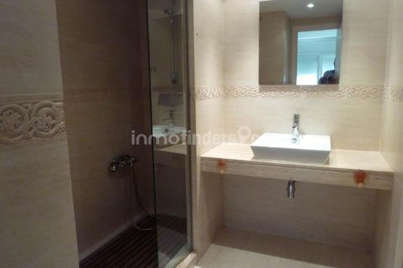 Inmofinders pisos en Tres Torres Barcelona en venta como este piso con bao con ducha