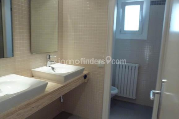 Inmofinders pisos en Tres Torres Barcelona en venta como este piso con baño exterior