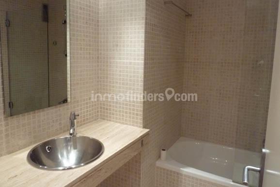 Inmofinders pisos en Tres Torres Barcelona en venta como este piso con baño con bañera