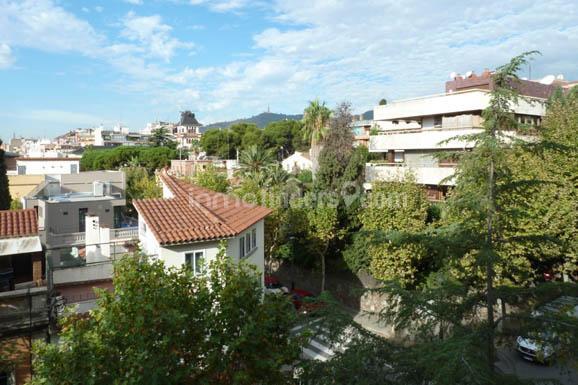Inmofinders pisos en Tres Torres Barcelona en venta como este piso con terraza con vistas despejadas