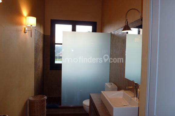 Inmofinders casas de lujo Costa Brava en Baix Empordà como esta con baño completo