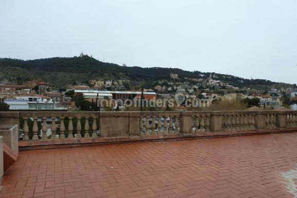 Inmofinders áticos de lujo en Barcelona en venta como este con amplias terrazas