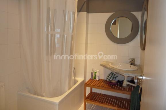 Inmofinders pisos en alquiler en el Born Barcelona como este piso con baño completo