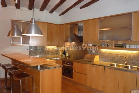 Inmofinders pisos en alquiler en el Born Barcelona como este piso con cocina totalmente equipada