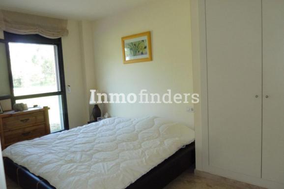 Inmofinders apartamento en venta en Empordà Golf Girona con habitación tipo suite