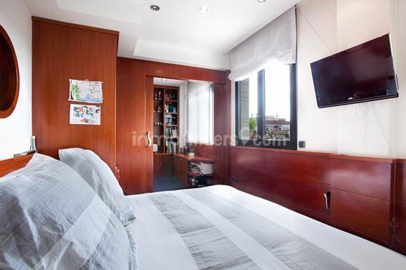 Inmofinders áticos de lujo en Barcelona en venta como este ático con amplia suite principal