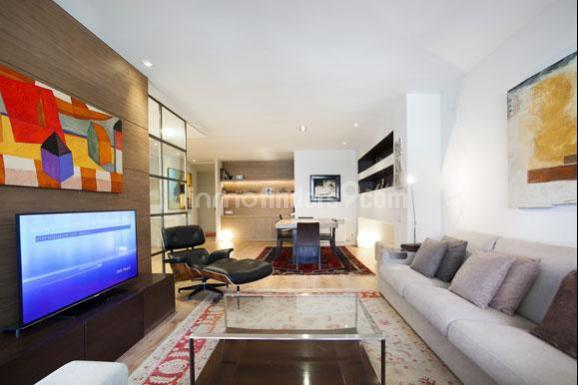 Inmofinders pisos en venta zona Turo Park Barcelona como este con zona de salón comedor