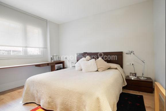 Inmofinders pisos en venta zona Turo Park Barcelona como este con habitación principal tipo suite