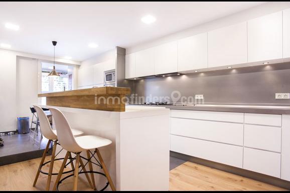 Inmofinders pisos en venta zona Turo Park Barcelona como este con cocina office de diseño