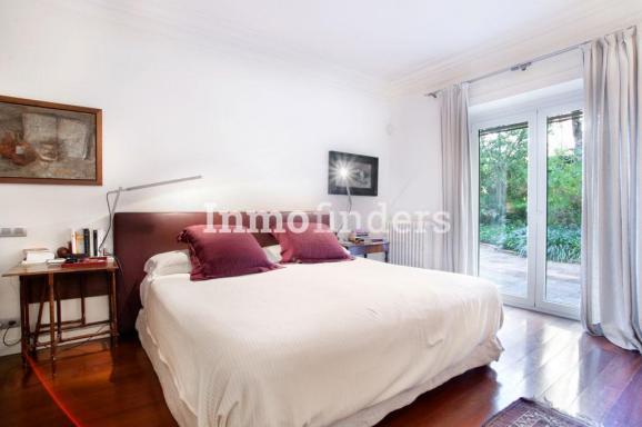 Inmofinders pisos en venta con terraza en Sant Gervasi con habitación con salida a terraza