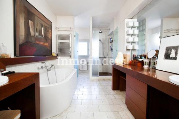 Inmofinders pisos en venta con terraza en Sant Gervasi con baño completo