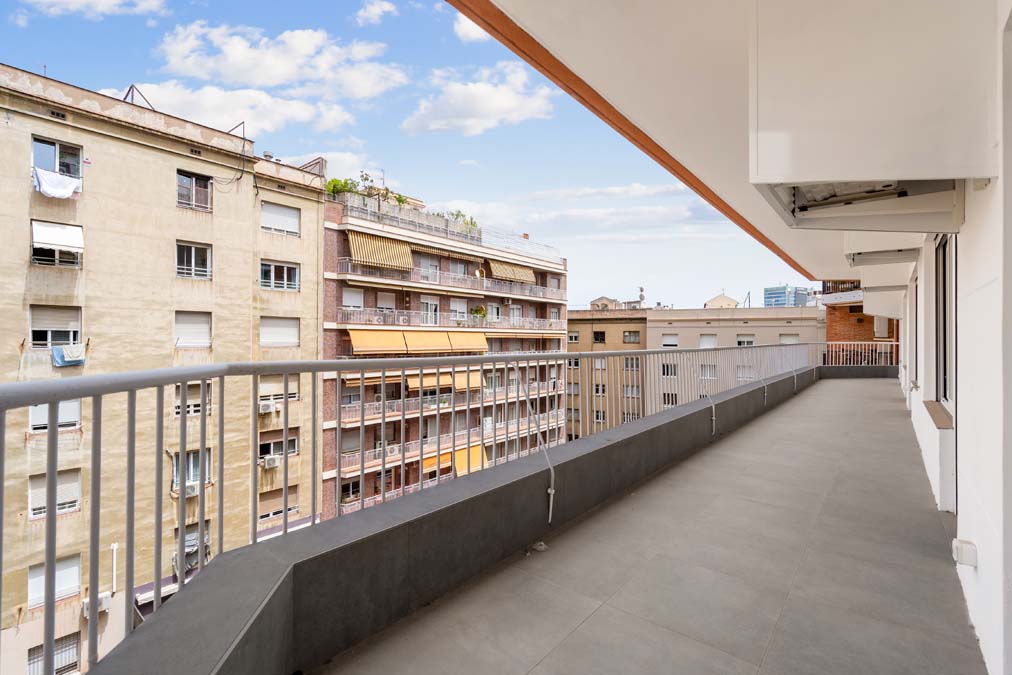 Terraza trasera piso venta TurÃ³ Park Barcelona